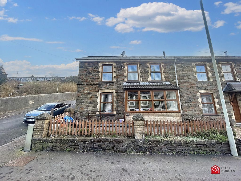 4 bed end terrace house for sale in Oxford Street, Pontycymer, Bridgend