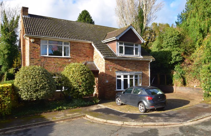 4 bed detached house for sale in Maybrook Gardens, High HP13, £