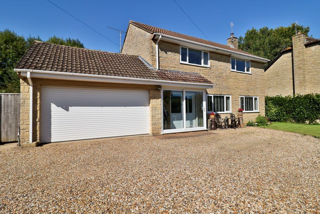 4 bed detached house for sale in Summerlands, Yeovil, Somerset BA21, £