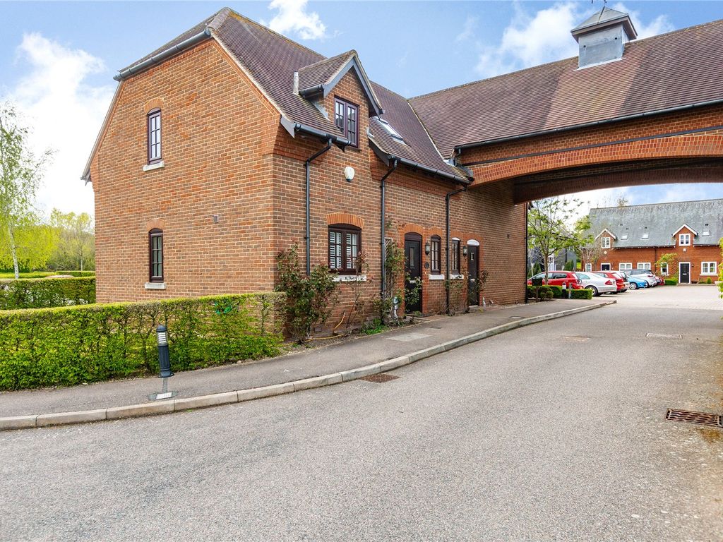 2 bed semidetached house for sale in Cornsland Close, Upminster RM14