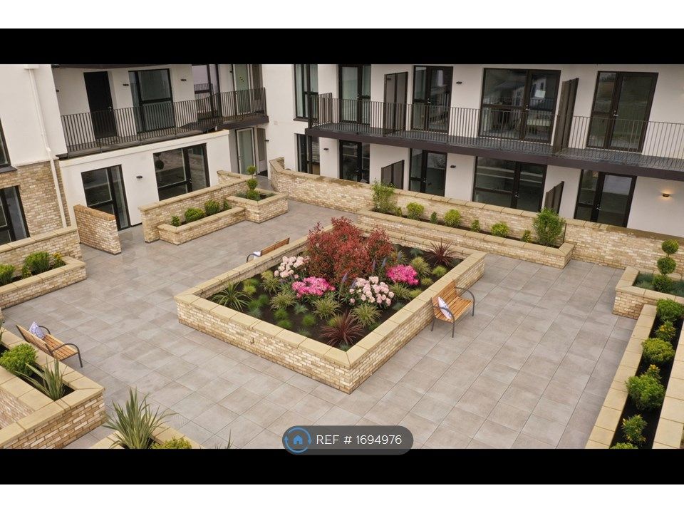 2 bed flat to rent in Gladstone Park Gardens, London NW2 Zoopla