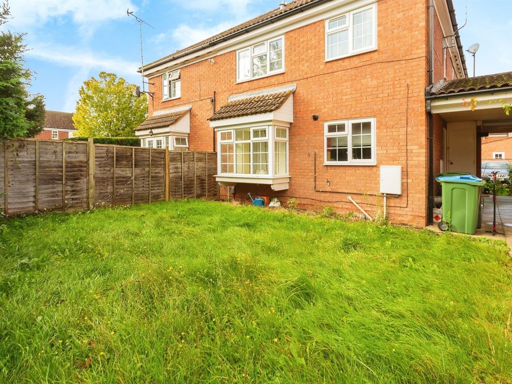 2 bed property for sale in ster Road, Furlongs, Aylesbury HP21, £