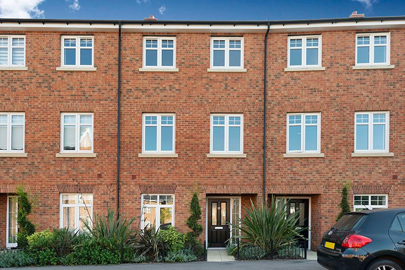 4 bed terraced house to rent in Archer Way, Enfield EN2, £3,000 pcm