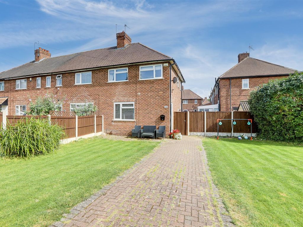 3 bed town house for sale in Crofton Close, Beechdale, Nottinghamshire