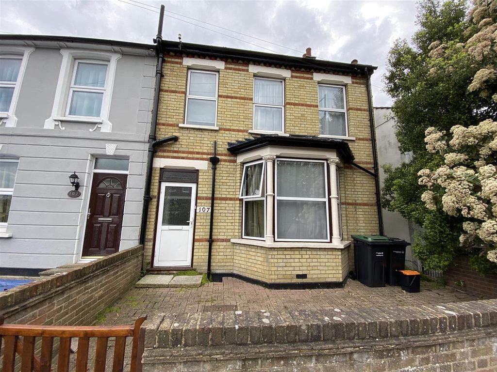 3 bed property to rent in Whitehill Road, Gravesend DA12 Zoopla