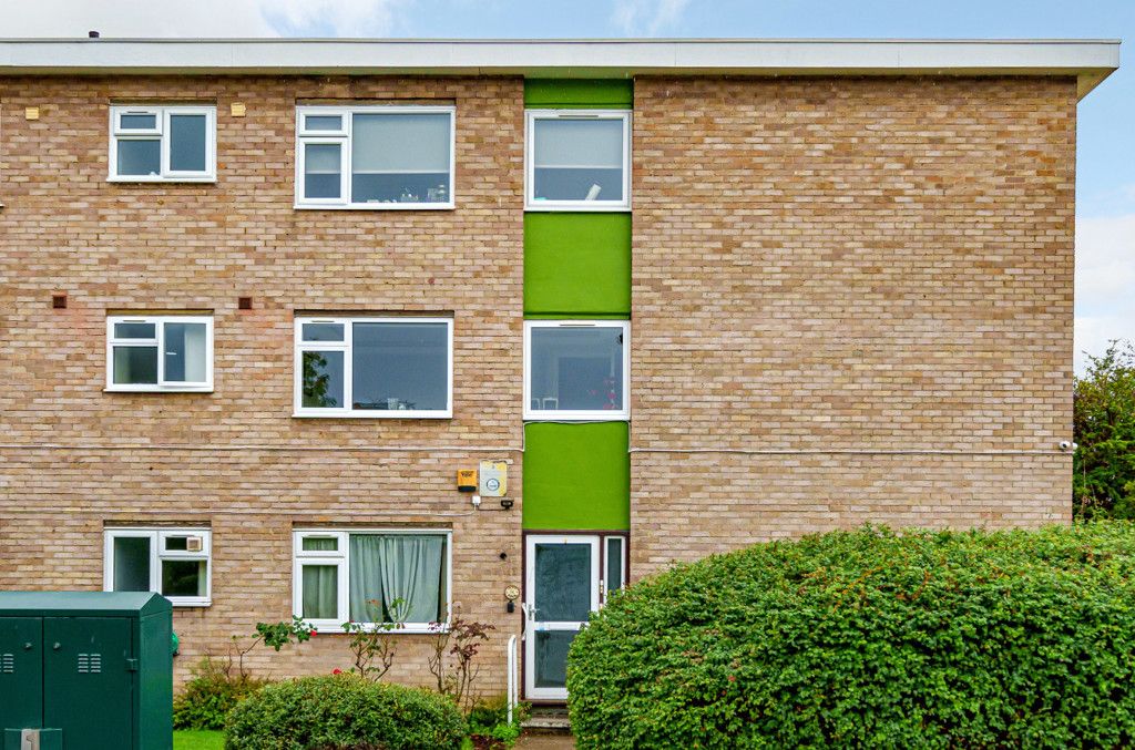 3 bed flat for sale in Pinner View, Harrow, Middlesex HA1, £350,000