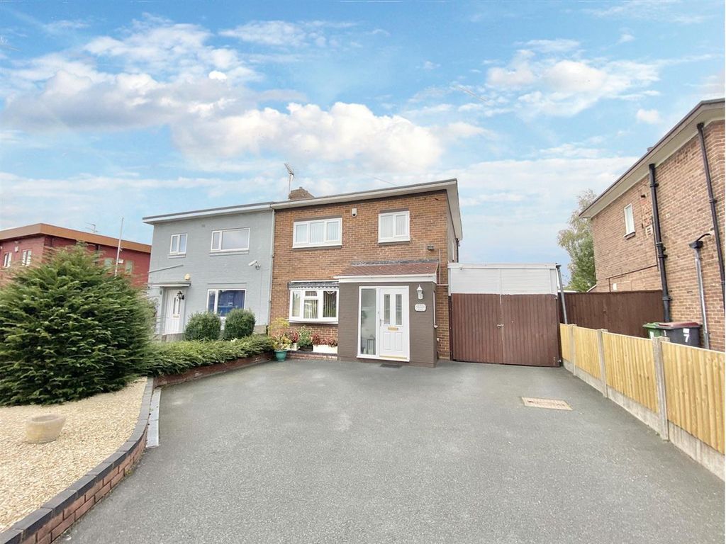 3 bed semidetached house for sale in Greenaway Place, Donnington