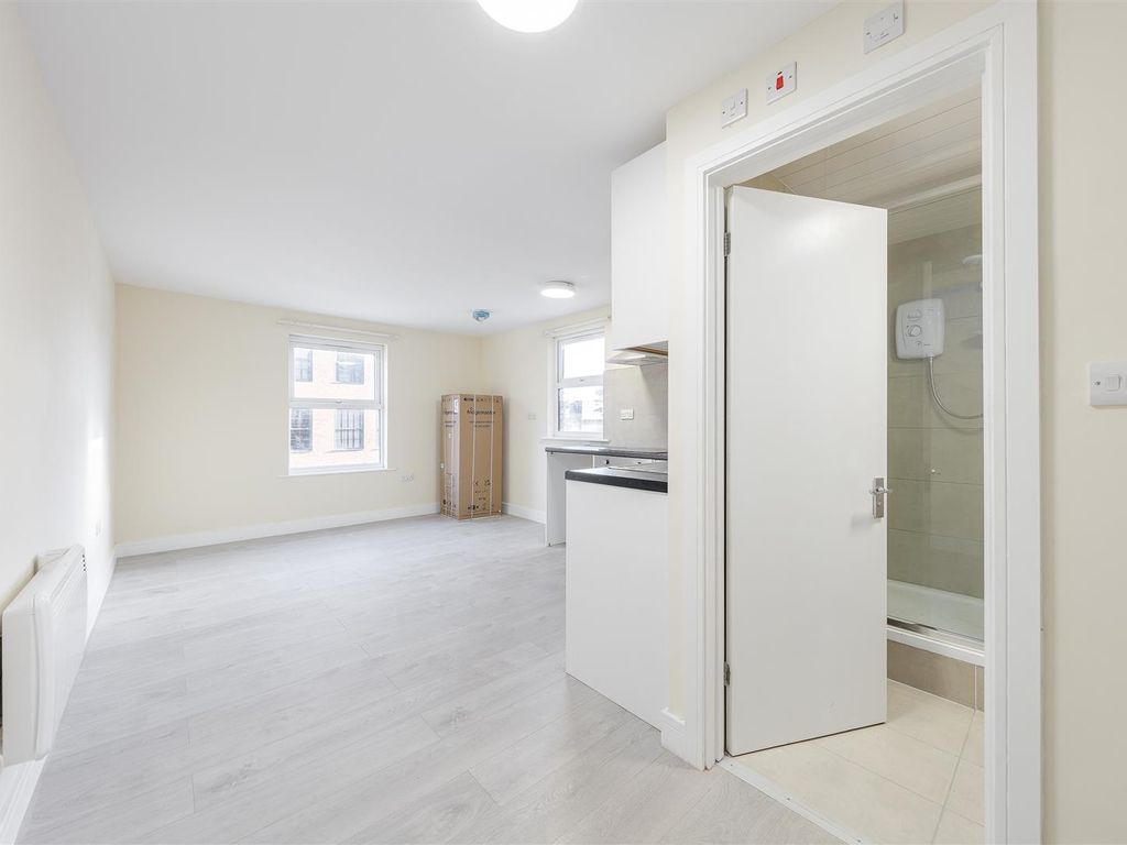 Studio to rent in Dalton Street, London SE27, £1,200 pcm Zoopla