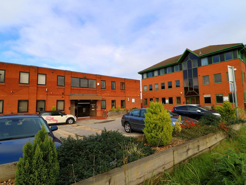 2 bed flat to rent in Cambridge Road, Bedford MK42, £950 pcm Zoopla