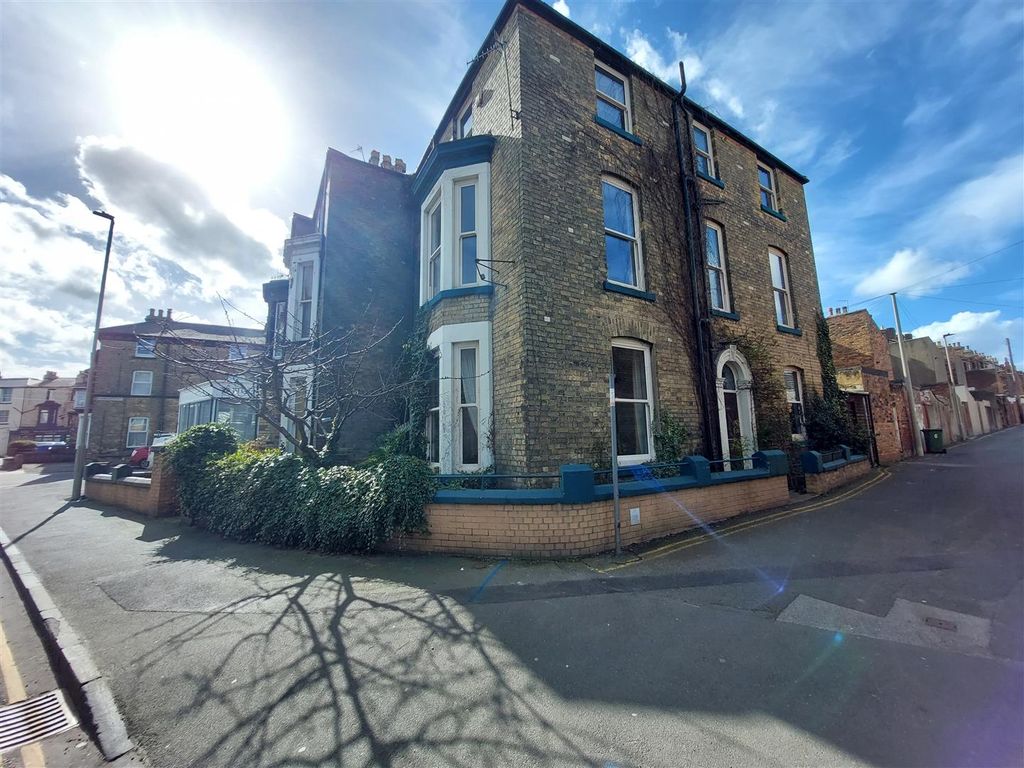 6 bed town house for sale in Victoria Road, Scarborough YO11 Zoopla