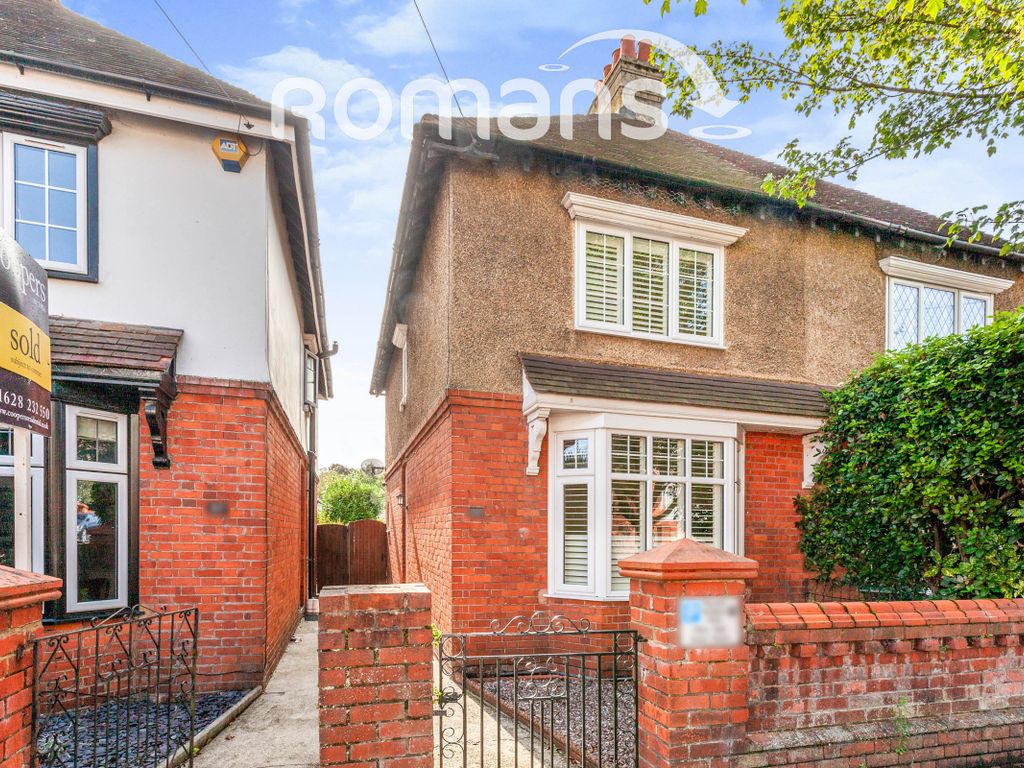 3 bed semidetached house to rent in Clare Road, Maidenhead SL6, £1,850