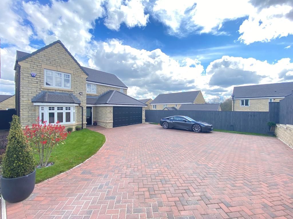 4 bed detached house for sale in Oaklands Crescent, Huddersfield HD2