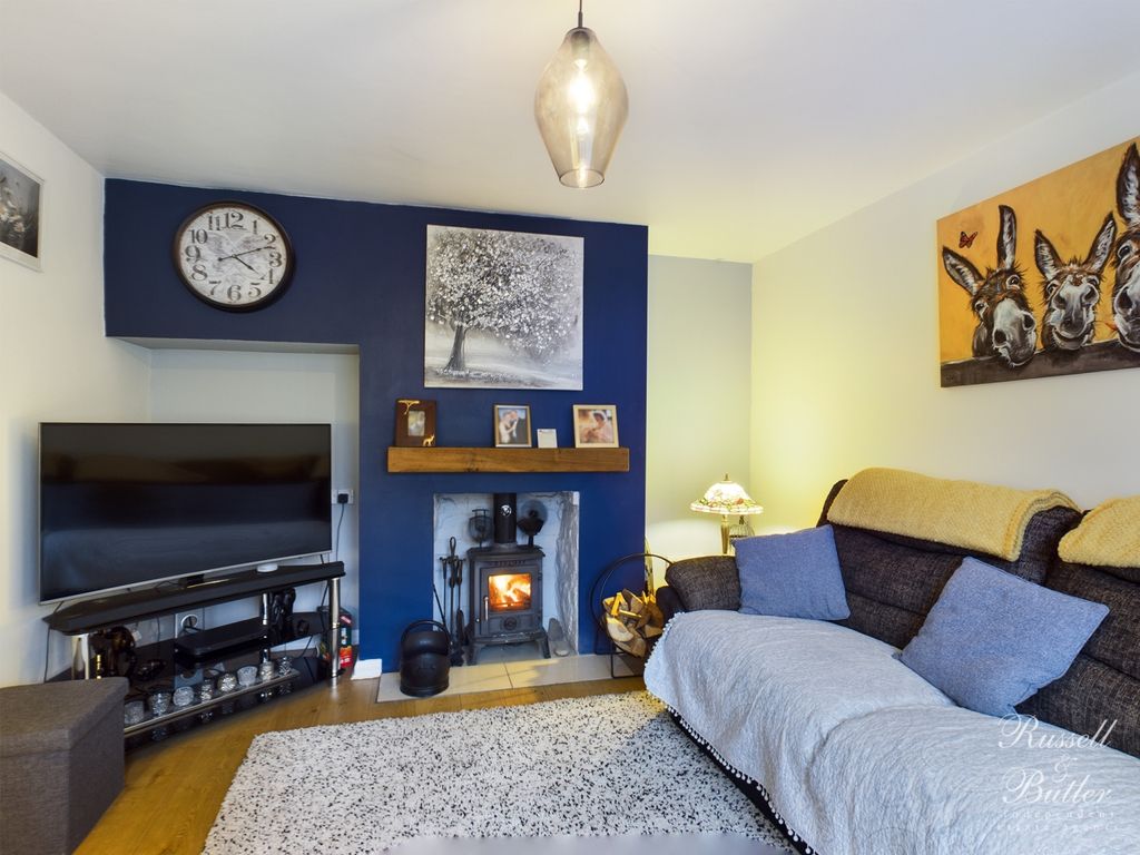 3 bed terraced house for sale in Manor Road, Akeley, Buckingham MK18 Zoopla