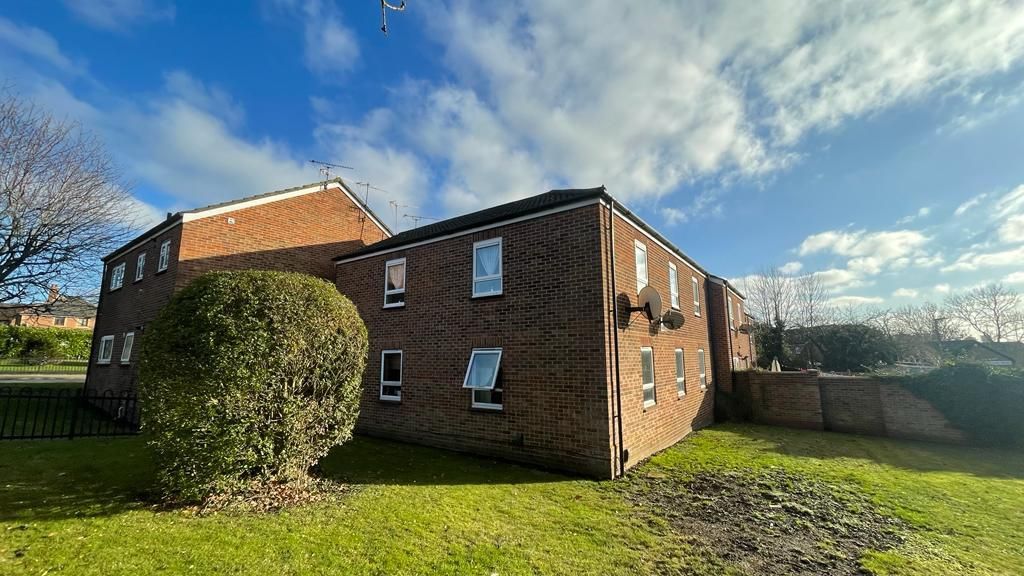 3 bed flat to rent in Rochdale Way, Colchester CO4, £975 pcm Zoopla