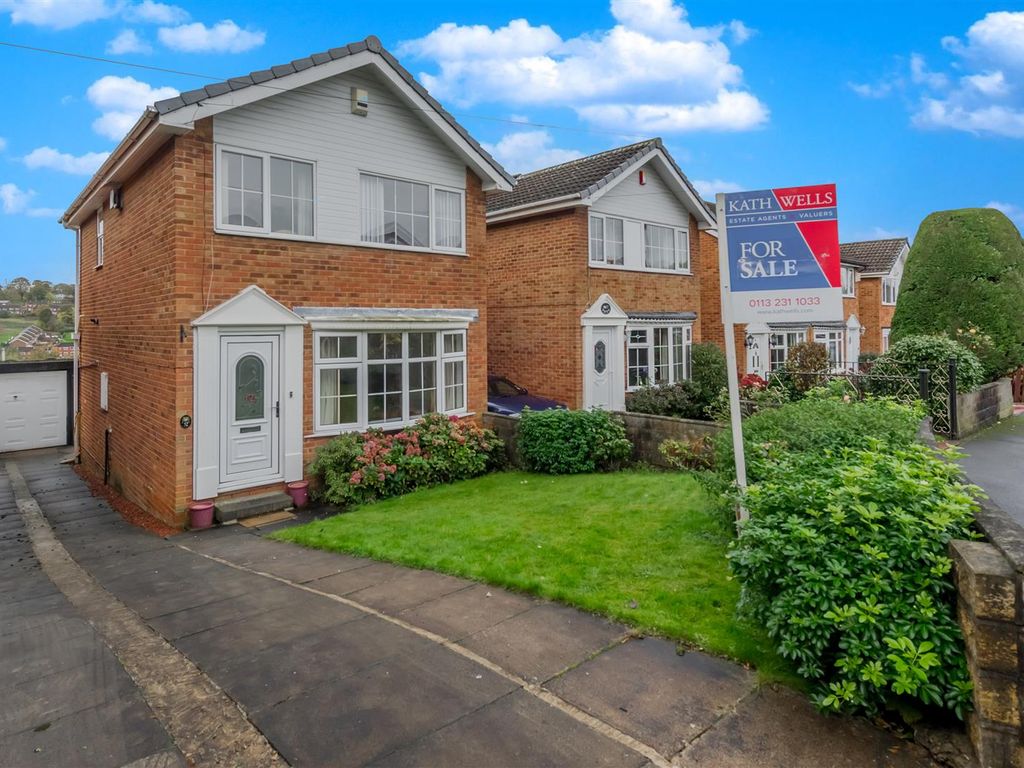3 bed detached house for sale in Cliffe Park Crescent, Lower Wortley