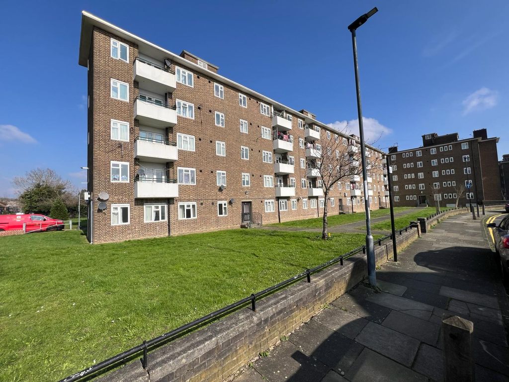 2 bed flat for sale in Ospringe Court, Alderwood Road, Eltham SE9, £240,000 Zoopla