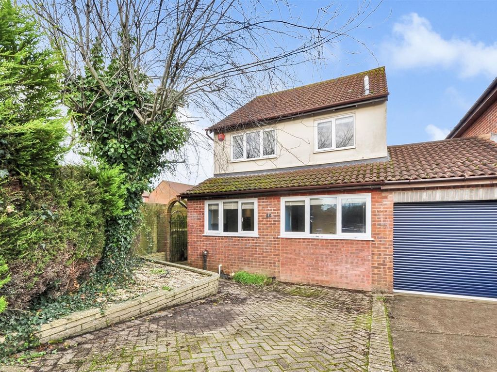 3 bed linkdetached house for sale in Lloyd Close, Taunton TA1 Zoopla