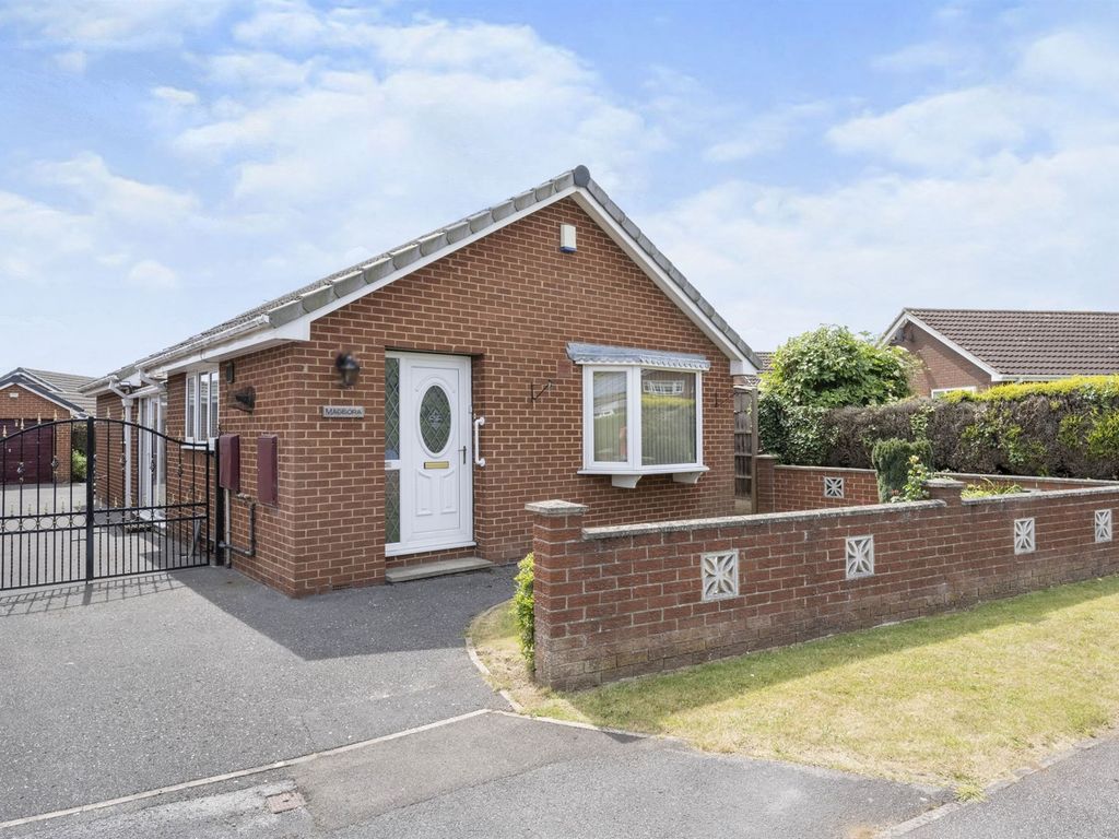 3 bed detached bungalow for sale in Bellerby Road, Skellow, Doncaster