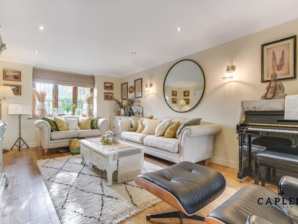 4 bed detached house for sale in Westbury Lane, Buckhurst Hill IG9, £
