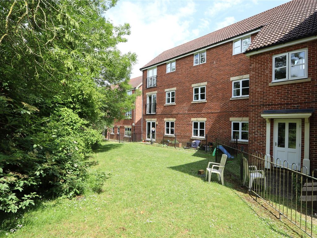 2 bed flat for sale in Otterburn Crescent, Oakhill, Milton Keynes MK5