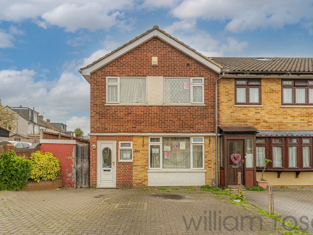 3 bed end terrace house for sale in Hillrise Road, Collier Row, Romford