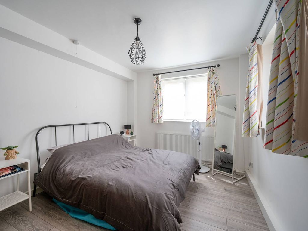 2 bed flat for sale in Urmston Drive, Putney, London SW19 Zoopla