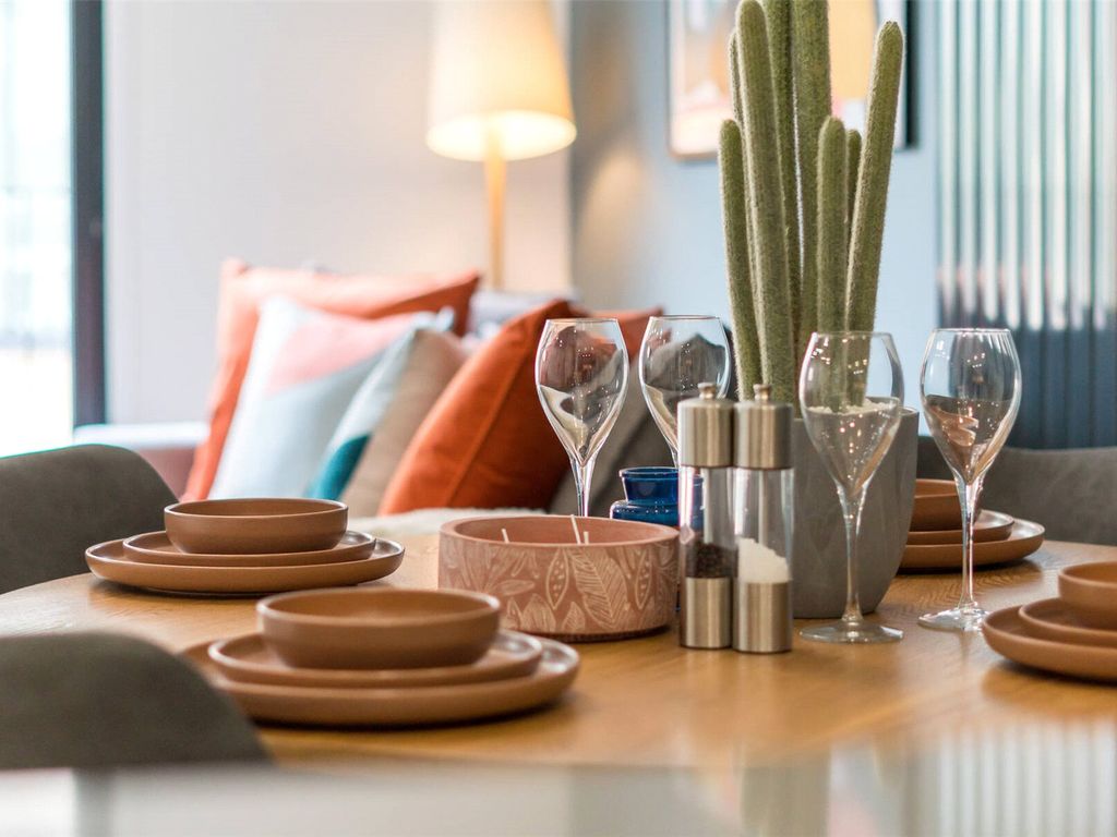 Apt 53, Waverley Square, New Street, Edinburgh, Midlothian EH8  