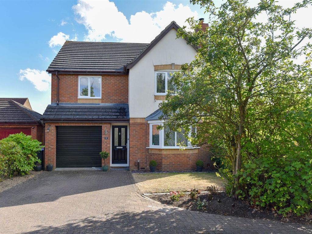 4 bed detached house for sale in Sentry Close, Wootton, Northampton NN4