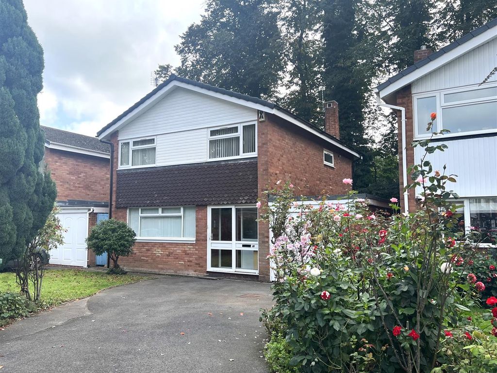 4 bed property to rent in Mandeville Gardens, Walsall WS1 Zoopla