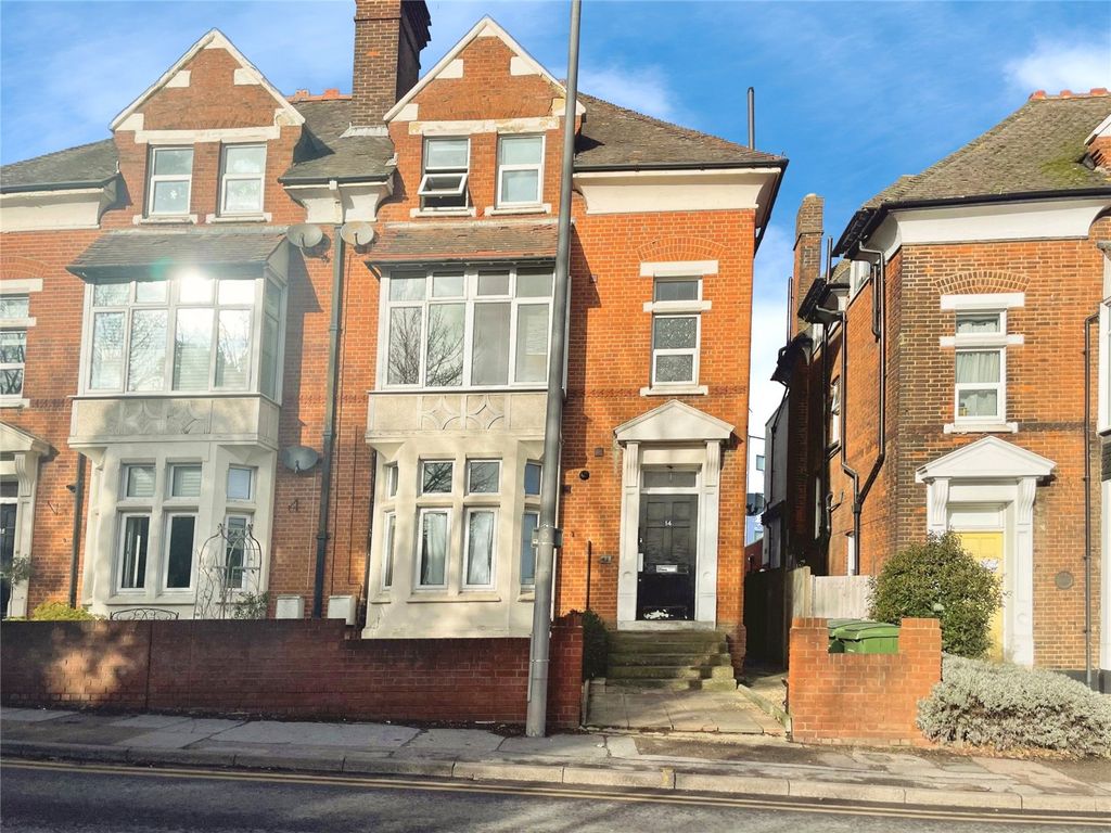 2 bed flat for sale in Tonbridge Road, Maidstone, Kent ME16, £200,000