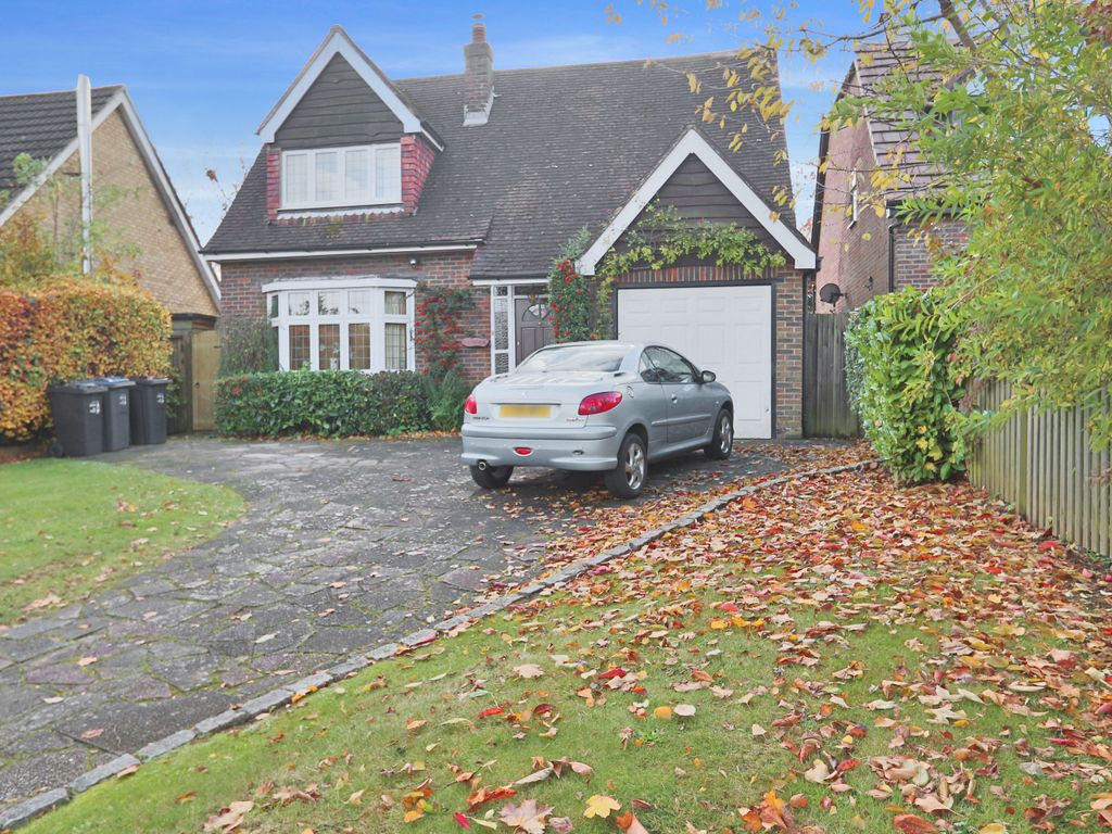 3 bed detached house for sale in Grove Wood Hill, Coulsdon CR5, £