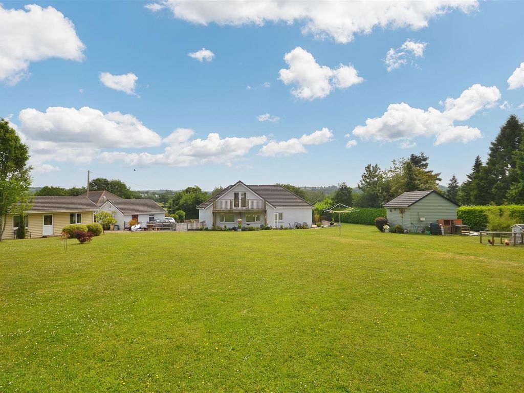 4 bed detached bungalow for sale in Bolahaul Road, Cwmffrwd, Carmarthen