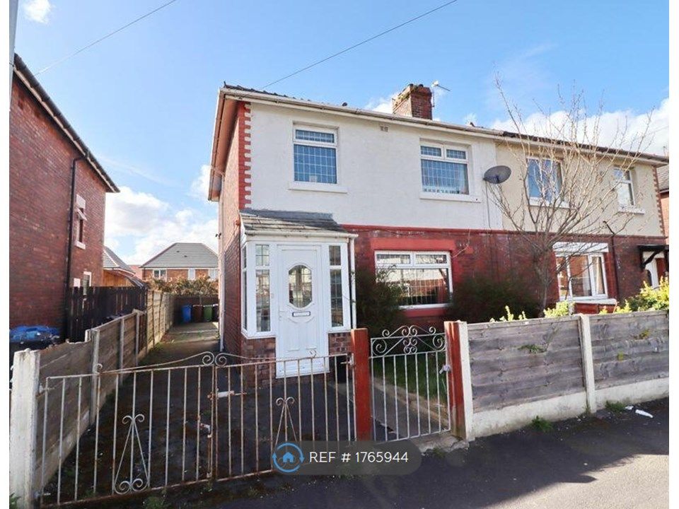 3 bed semidetached house to rent in Kendal Road, Worsley, Manchester