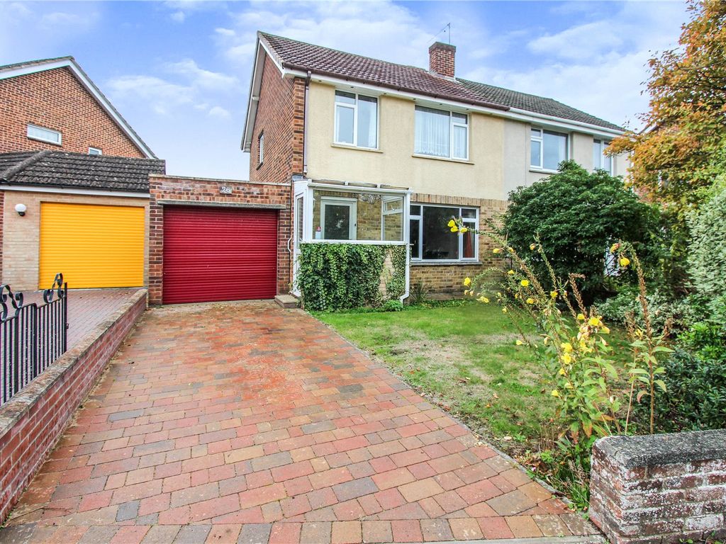 3 bed semidetached house for sale in Earls Close, SO50