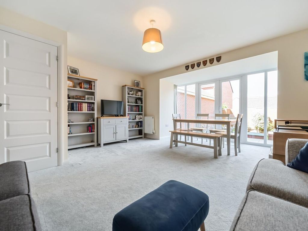 4 bed semidetached house for sale in Clayhill Drive, Yate, Bristol