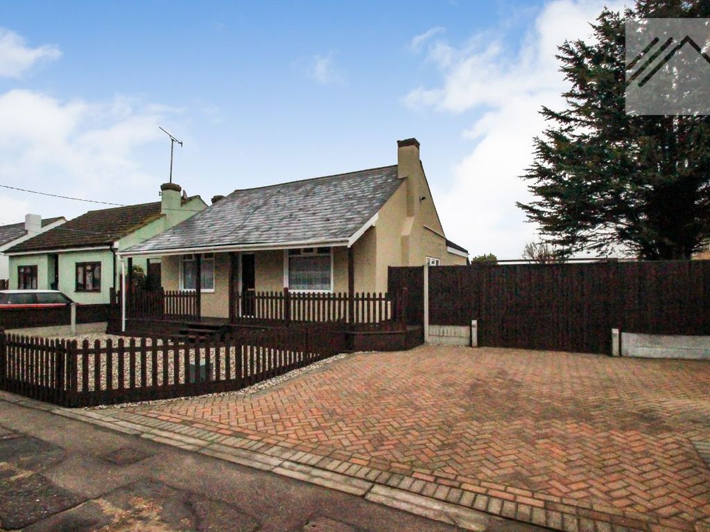 Rainbow Avenue Canvey Is SS8  