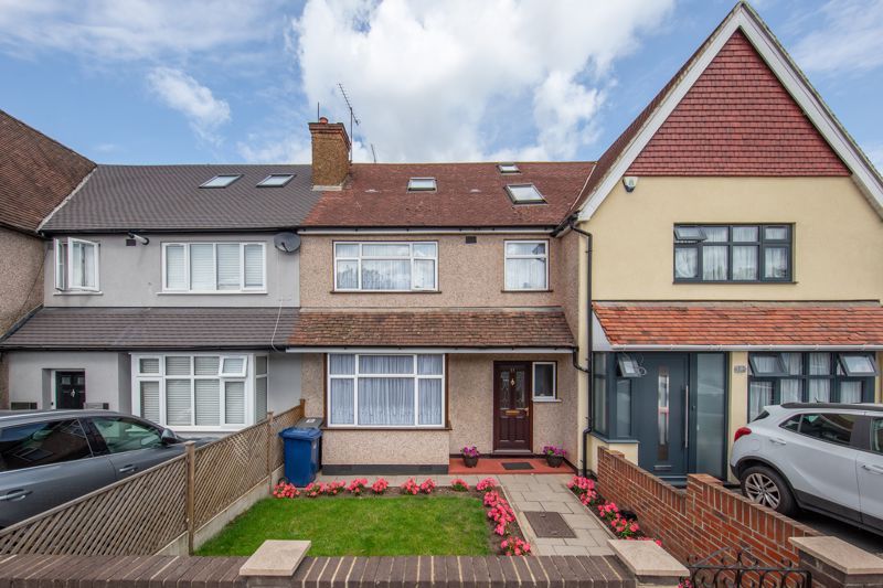 5 bed end terrace house for sale in Deansbrook Road, Burnt Oak, Edgware