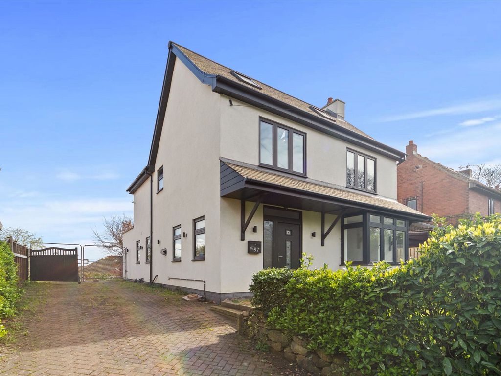 5 bed detached house for sale in Ackworth Road, Purston WF7, £290,000