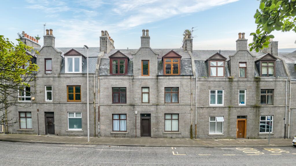2 bed flat for sale in Great Northern Road, Woodside, Aberdeen AB24, £