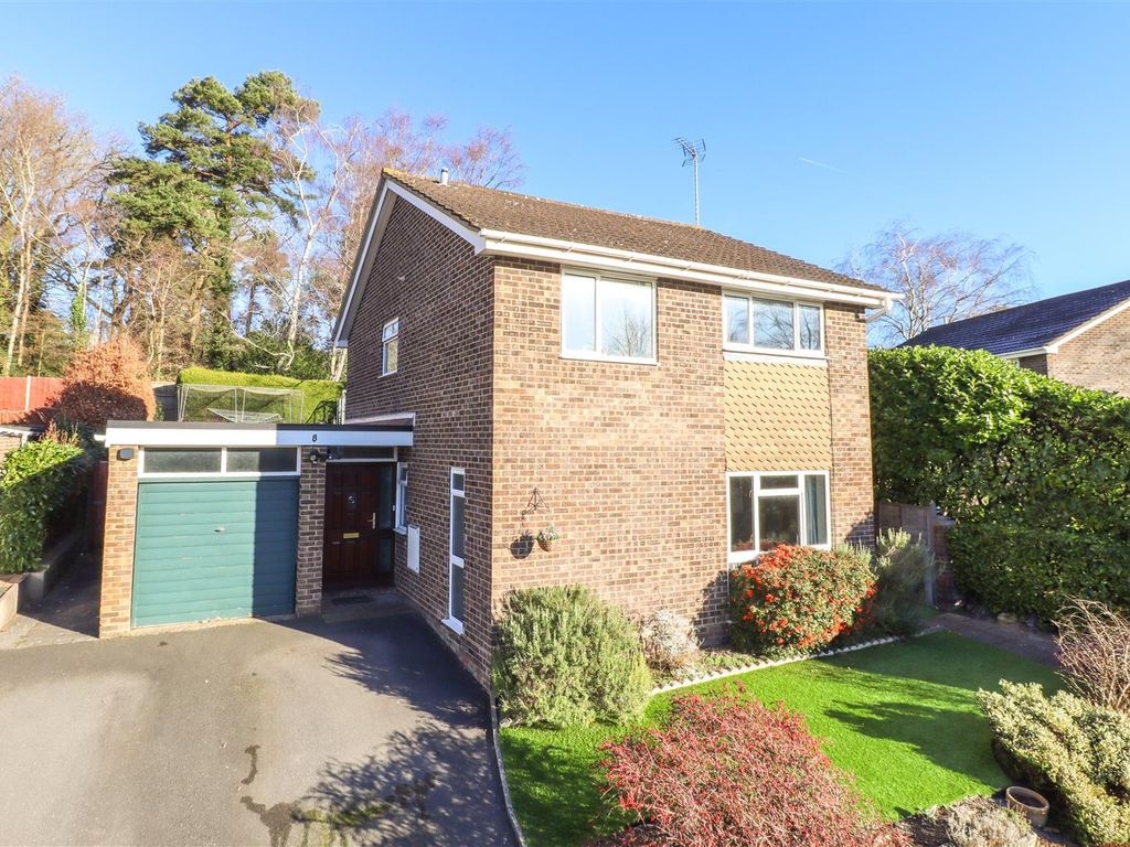 4 bed detached house for sale in Priory Close, Fleet GU51, £525,000 Zoopla