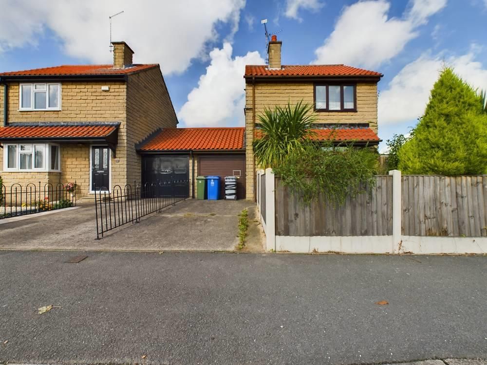 2 bed linkdetached house for sale in Castleton Close, Mansfield