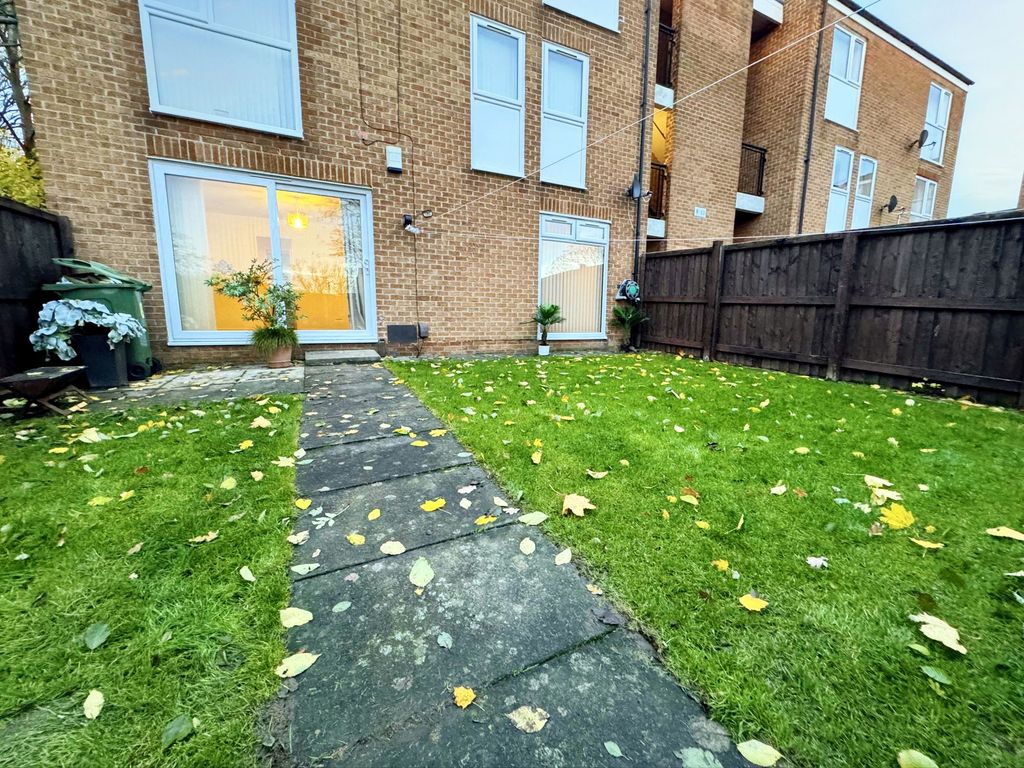 2 bed flat for sale in Dunstanburgh Close, Washington NE38, £64,950