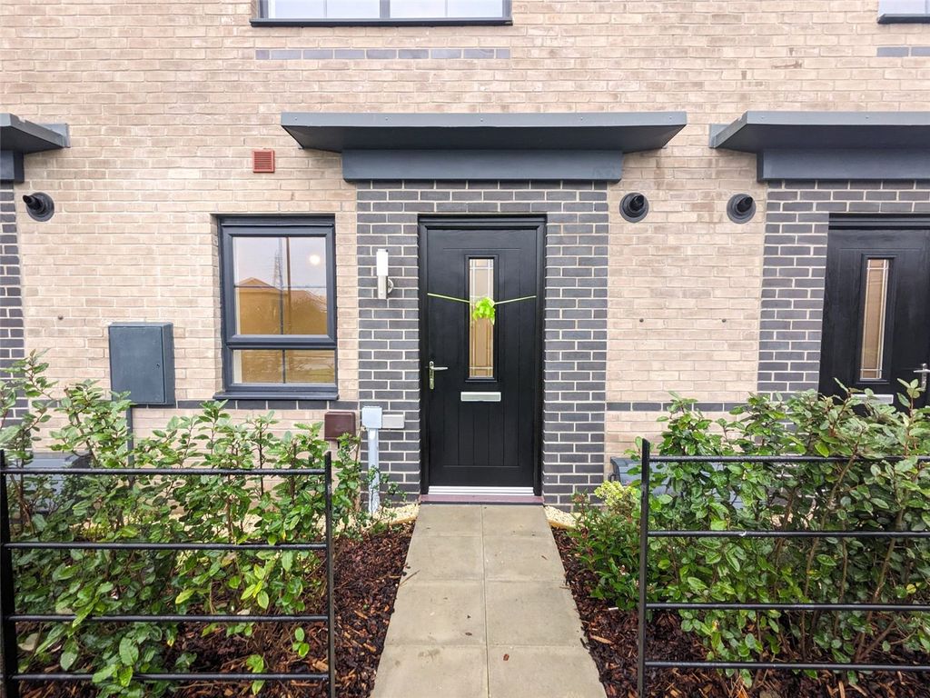 4 bed terraced house to rent in Bates Close, Bourne, Lincolnshire PE10