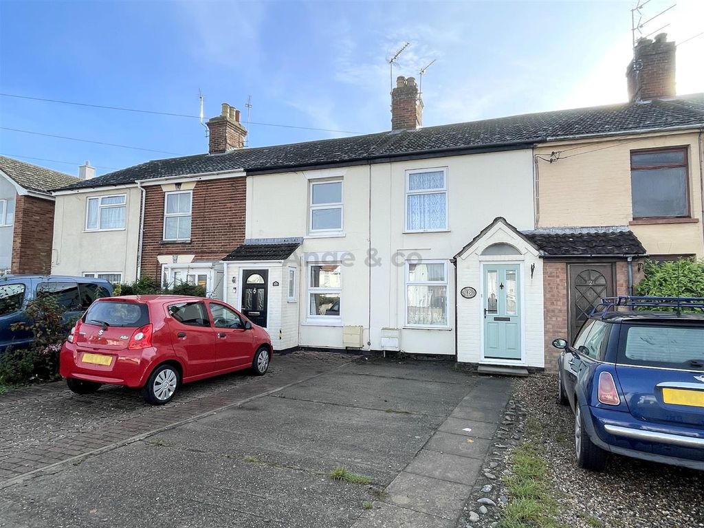 2 bed terraced house for sale in Beccles Road, South Oulton Broad