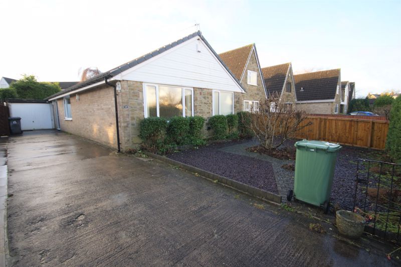 3 bed detached bungalow to rent in Langdale Avenue, Wyke, Bradford BD12