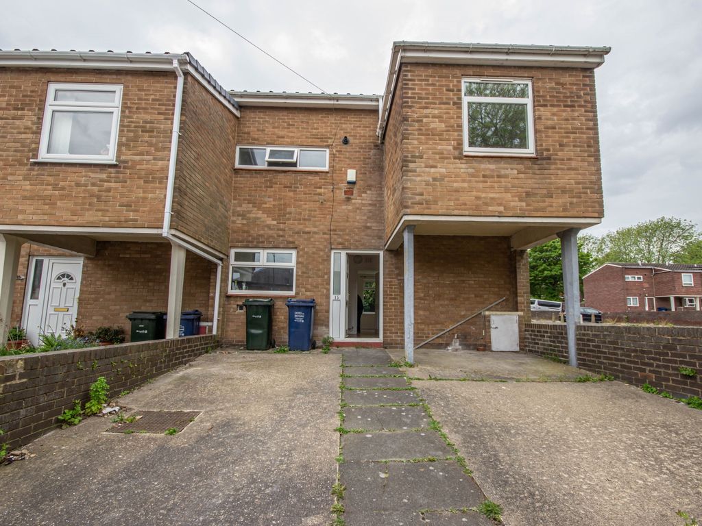 4 bed end terrace house to rent in Tindal Close, Newcastle Upon Tyne