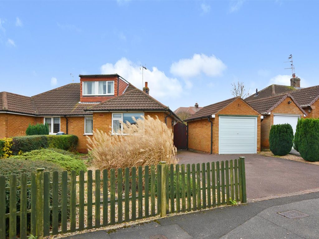 3 bed semidetached bungalow for sale in Arnold Avenue, Southwell NG25