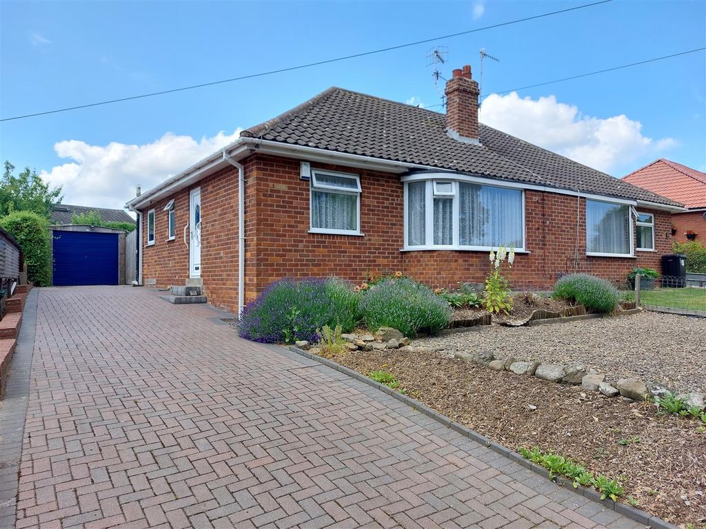 2 bed semidetached bungalow for sale in Moor Lane, Eastfield