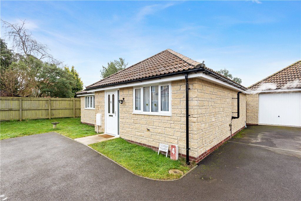 2 bed bungalow for sale in Collingham Close, Somerset BA8