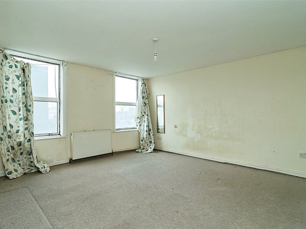 1 bed flat for sale in Dock Road, Tilbury, Essex RM18, £135,000 Zoopla